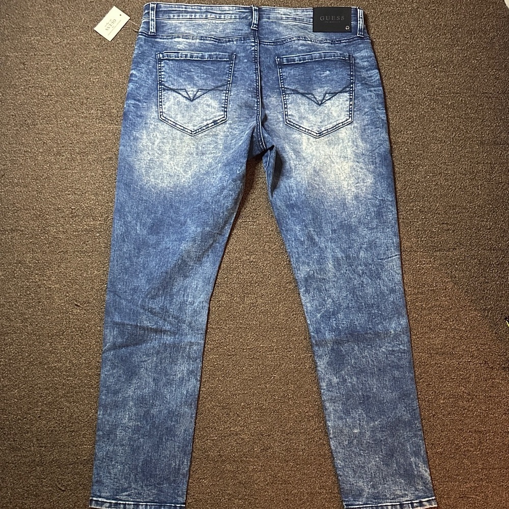 GUESS New Men's Faded Blue Slim Jeans size 38x32 - Picture 8 of 11